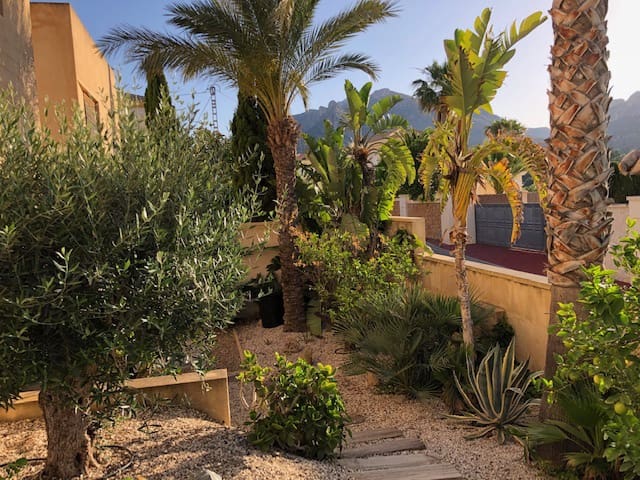 5 soveværelse Lejlighed til leje i Busot - € 3.000 (Ref: 7993403)