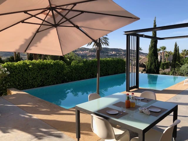 5 soveværelse Lejlighed til leje i Busot - € 3.000 (Ref: 7993403)