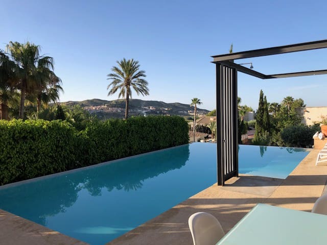 5 soveværelse Lejlighed til leje i Busot - € 3.000 (Ref: 7993403)