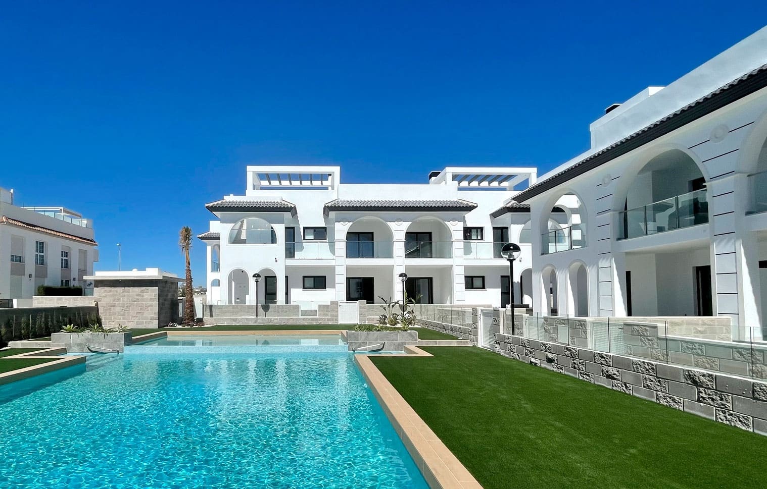 2 bedroom Apartment for sale in Ciudad Quesada with garage - € 302,500 (Ref: 7993418)