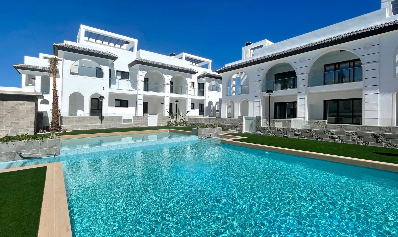 2 bedroom Apartment for sale in Ciudad Quesada with garage - € 302,500 (Ref: 7993418)