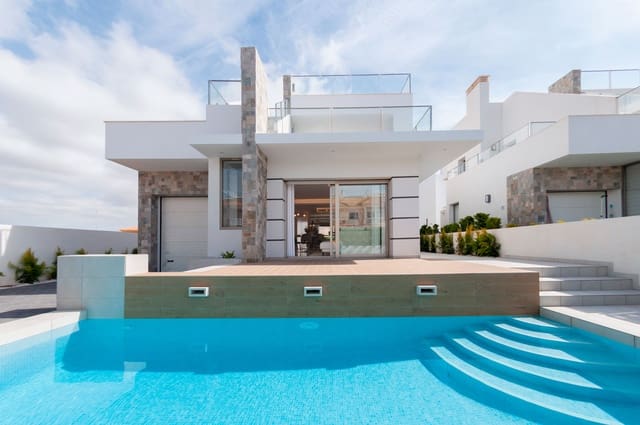 Chalet de 3 habitaciones en Los Alcázares en venta - 547.000 € (Ref: 7993420)