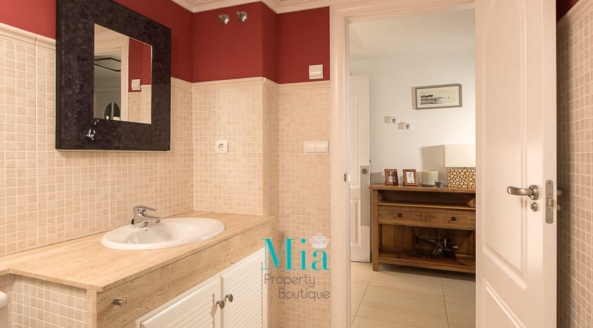 5 bedroom Bungalow for sale in El Campello with pool - € 575,000 (Ref: 7993429)