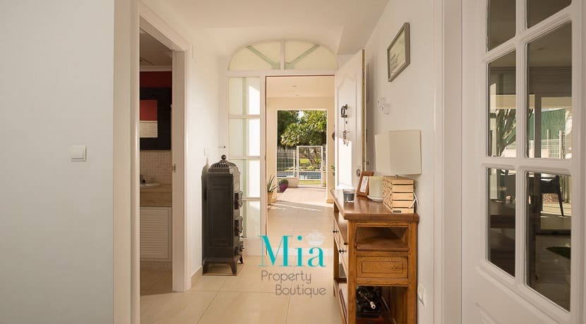 5 bedroom Bungalow for sale in El Campello with pool - € 575,000 (Ref: 7993429)