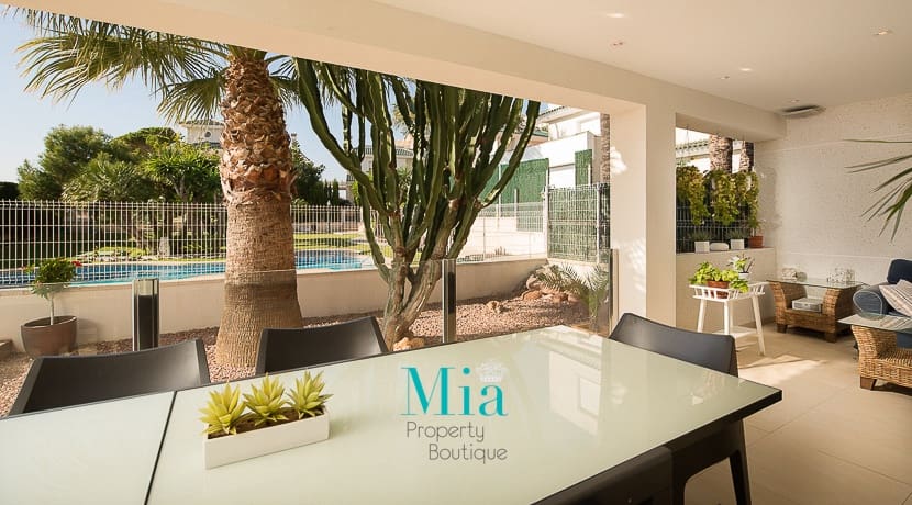 5 bedroom Bungalow for sale in El Campello with pool - € 575,000 (Ref: 7993429)