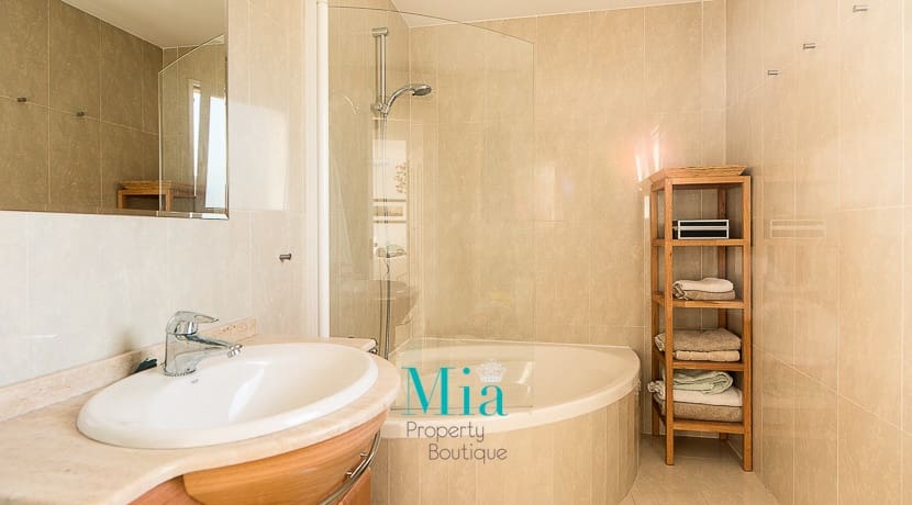 5 bedroom Bungalow for sale in El Campello with pool - € 575,000 (Ref: 7993429)