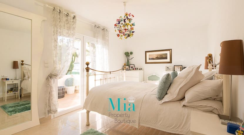 5 bedroom Bungalow for sale in El Campello with pool - € 575,000 (Ref: 7993429)