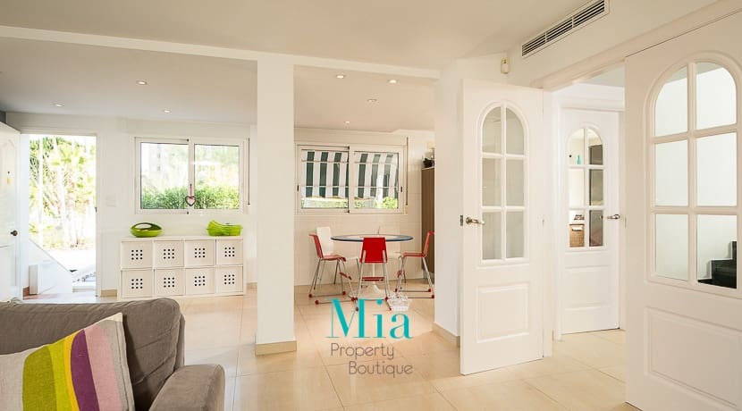 5 bedroom Bungalow for sale in El Campello with pool - € 575,000 (Ref: 7993429)