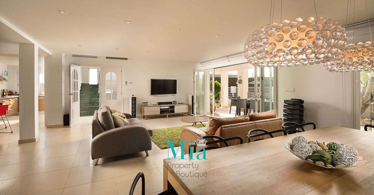 5 bedroom Bungalow for sale in El Campello with pool - € 575,000 (Ref: 7993429)