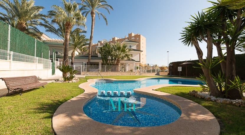 5 bedroom Bungalow for sale in El Campello with pool - € 575,000 (Ref: 7993429)