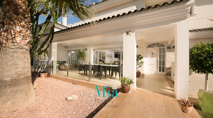 5 bedroom Bungalow for sale in El Campello with pool - € 575,000 (Ref: 7993429)