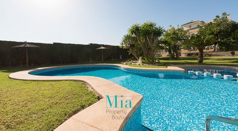5 bedroom Bungalow for sale in El Campello with pool - € 575,000 (Ref: 7993429)