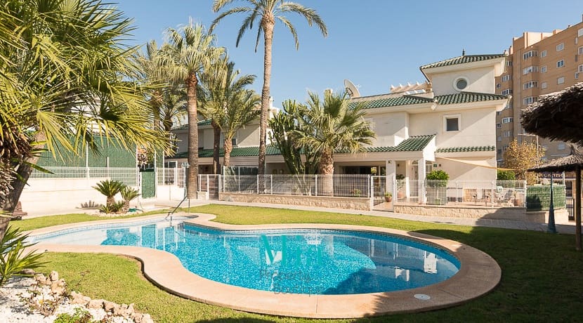 5 bedroom Bungalow for sale in El Campello with pool - € 575,000 (Ref: 7993429)