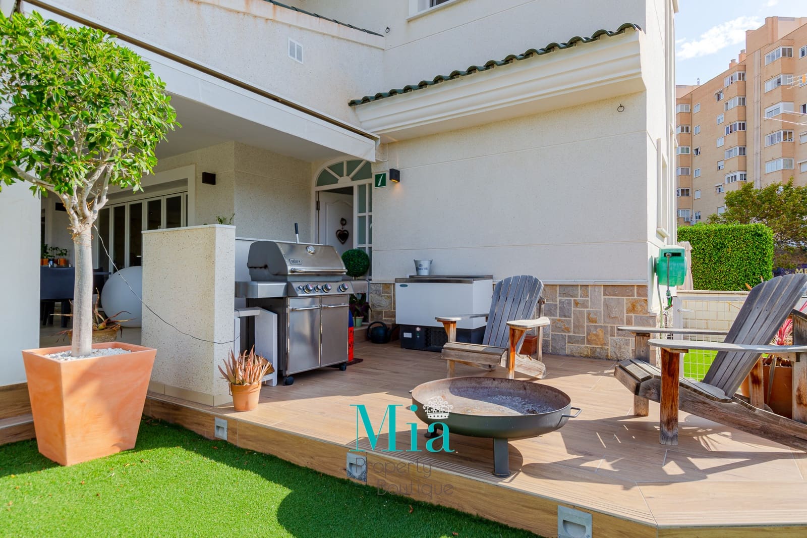 5 bedroom Bungalow for sale in El Campello with pool - € 575,000 (Ref: 7993429)