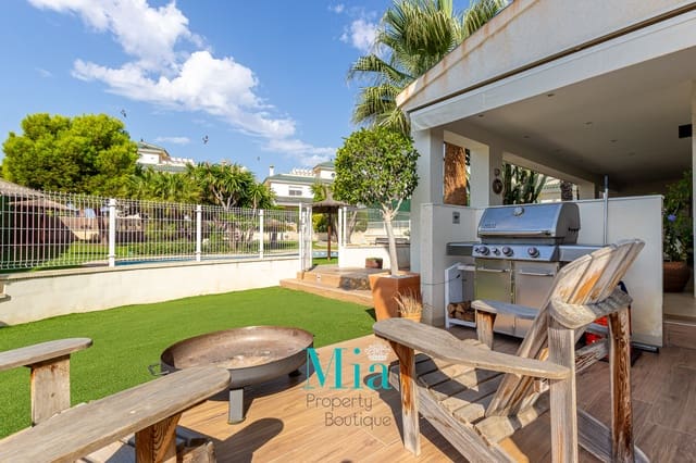 5 bedroom Bungalow for sale in El Campello with pool - € 575,000 (Ref: 7993429)