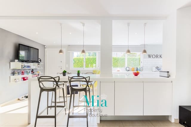 5 bedroom Bungalow for sale in El Campello with pool - € 575,000 (Ref: 7993429)