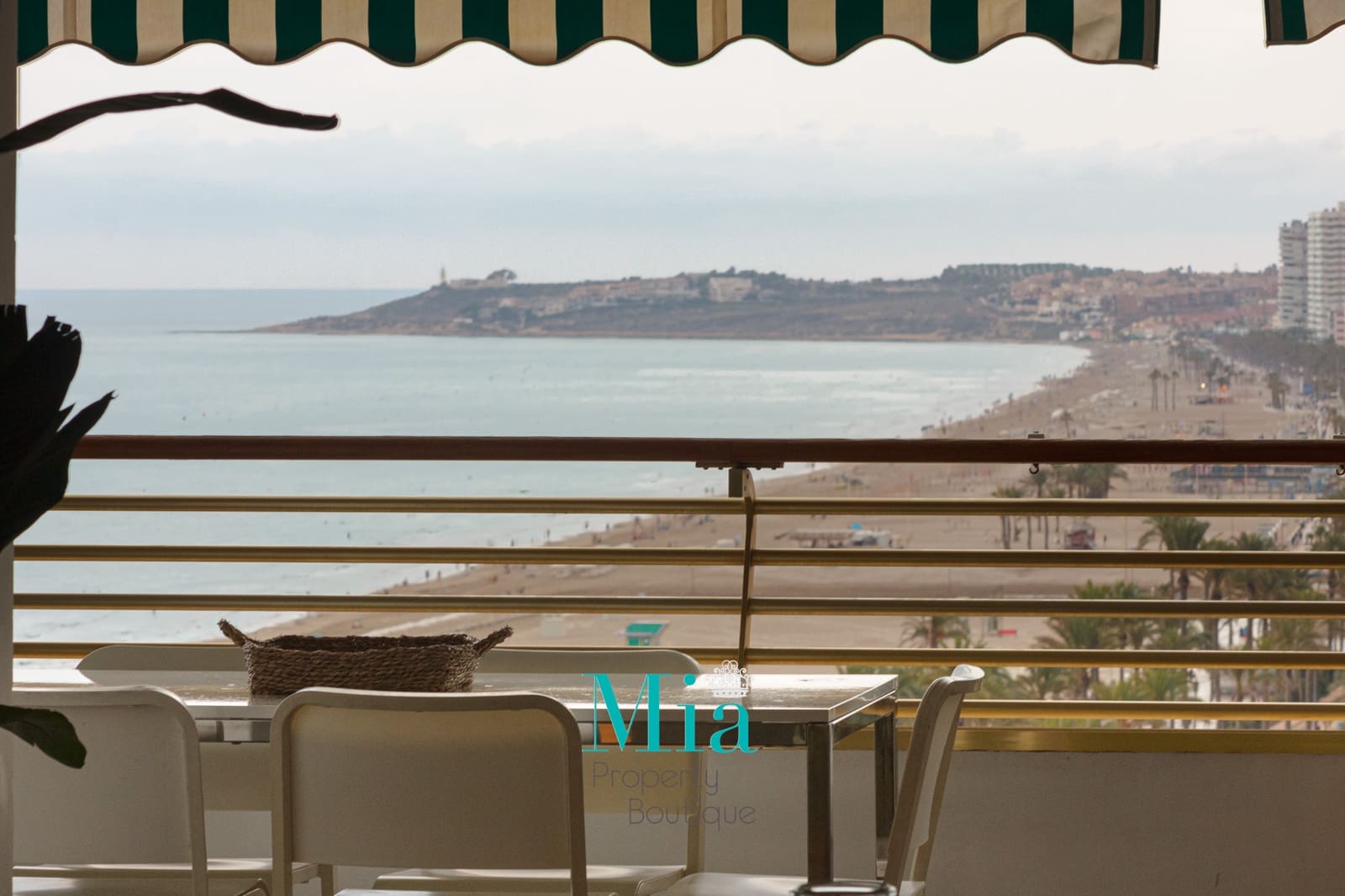 3 slaapkamer Appartement te huur in Playa de Muchavista met zwembad - € 1.800 (Ref: 7993430)