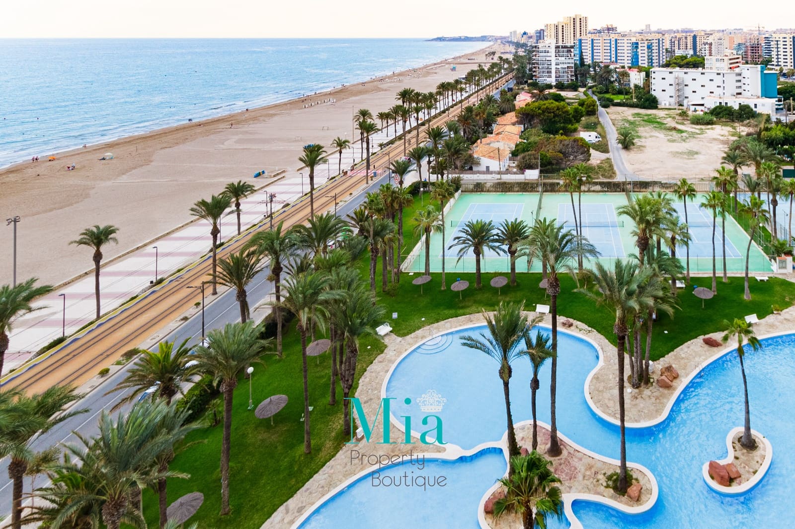 3 slaapkamer Appartement te huur in Playa de Muchavista met zwembad - € 1.800 (Ref: 7993430)