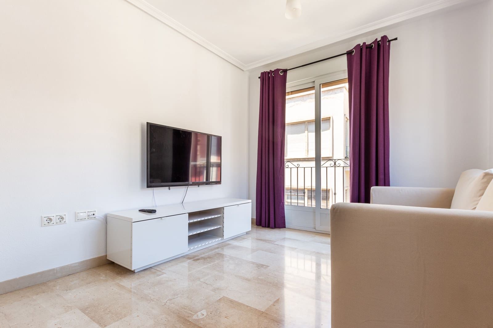 2 soveværelse Strandlejlighed til leje i Alicante by - € 1.200 (Ref: 8787836)