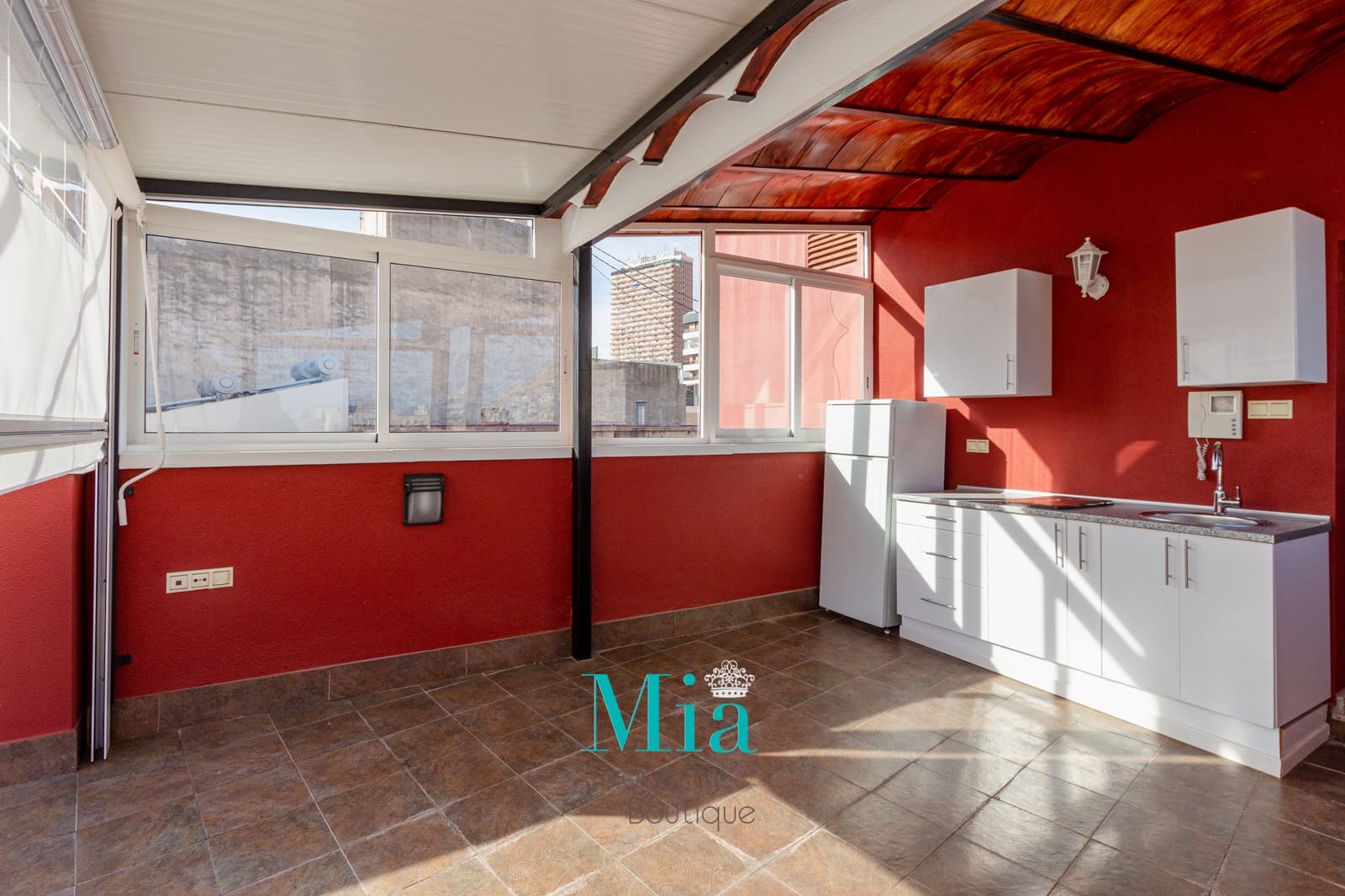 2 soveværelse Strandlejlighed til leje i Alicante by - € 1.200 (Ref: 8787836)