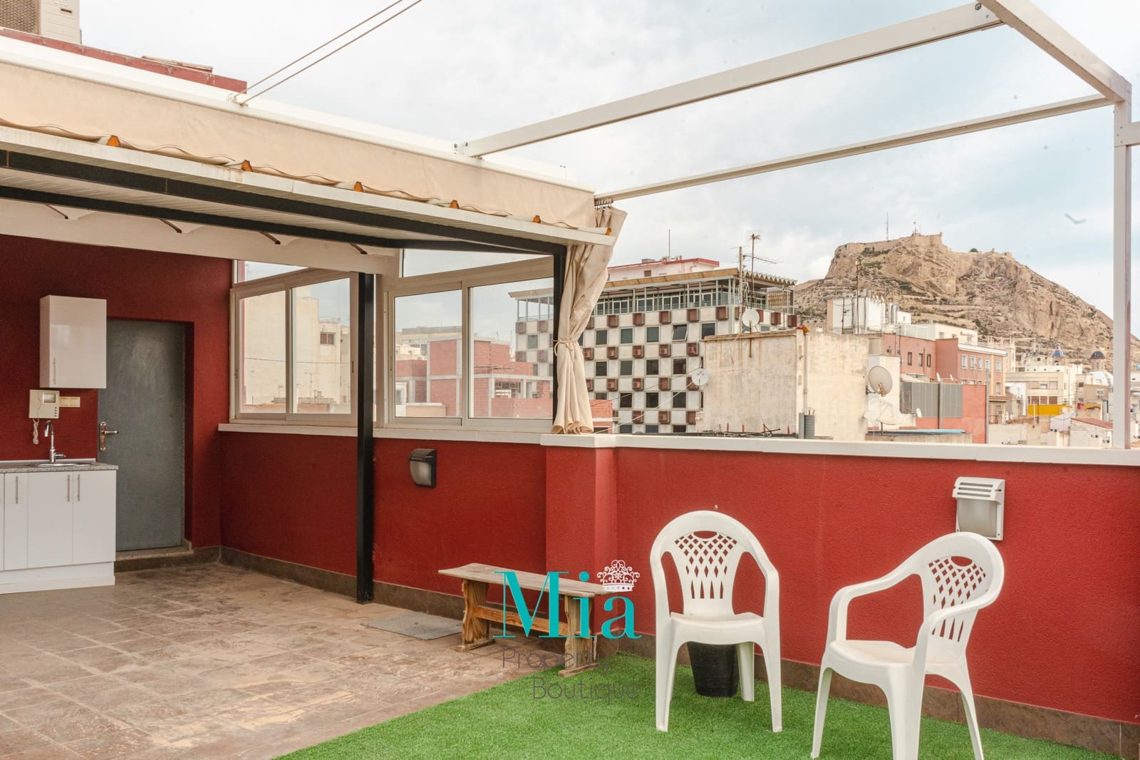 2 soveværelse Strandlejlighed til leje i Alicante by - € 1.200 (Ref: 8787836)