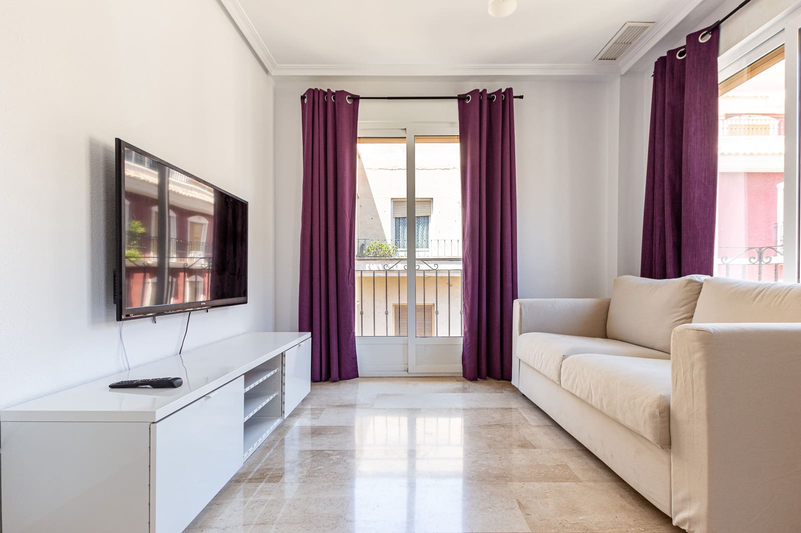 2 soveværelse Strandlejlighed til leje i Alicante by - € 1.200 (Ref: 8787836)