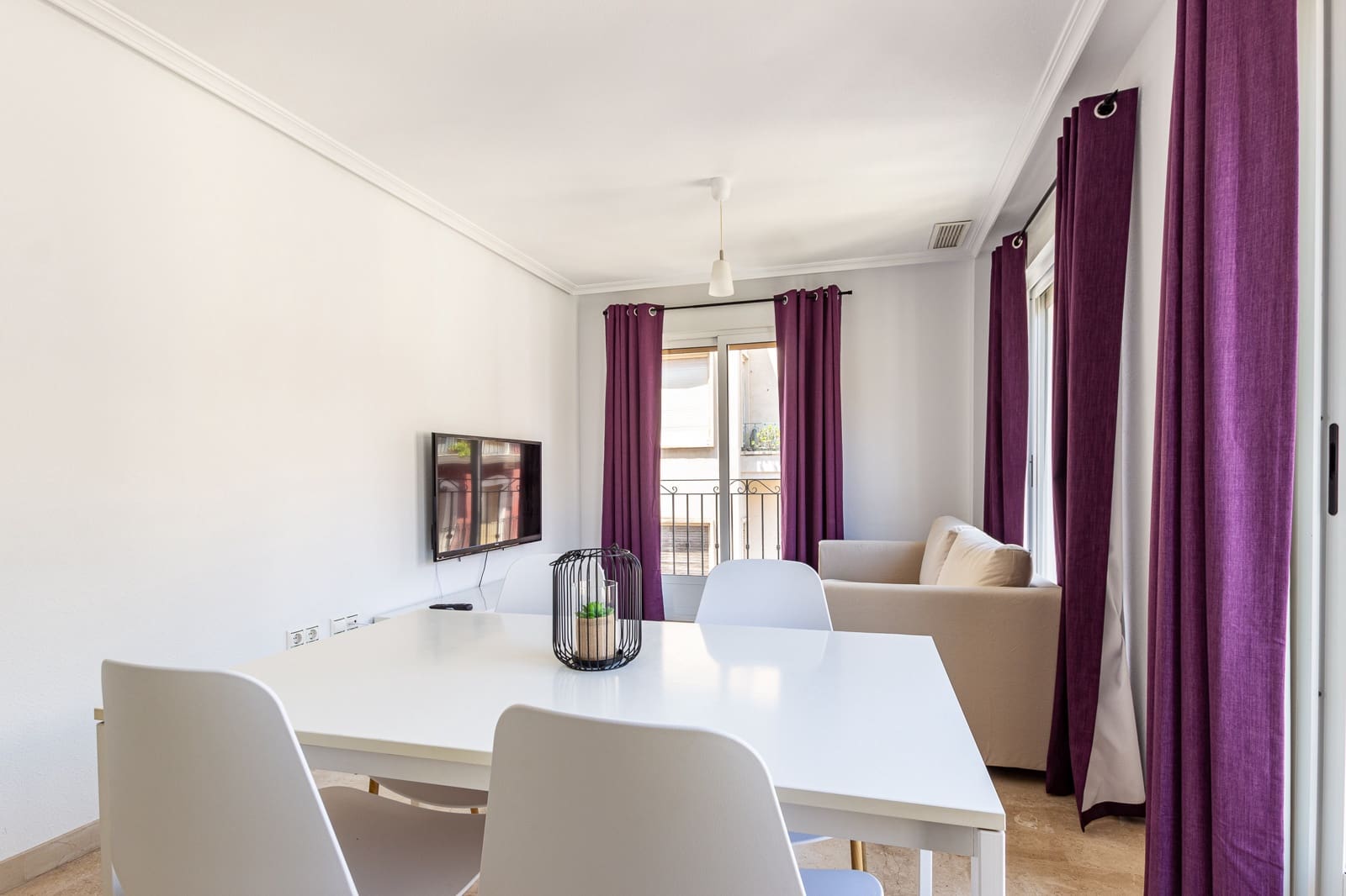 2 soveværelse Strandlejlighed til leje i Alicante by - € 1.200 (Ref: 8787836)