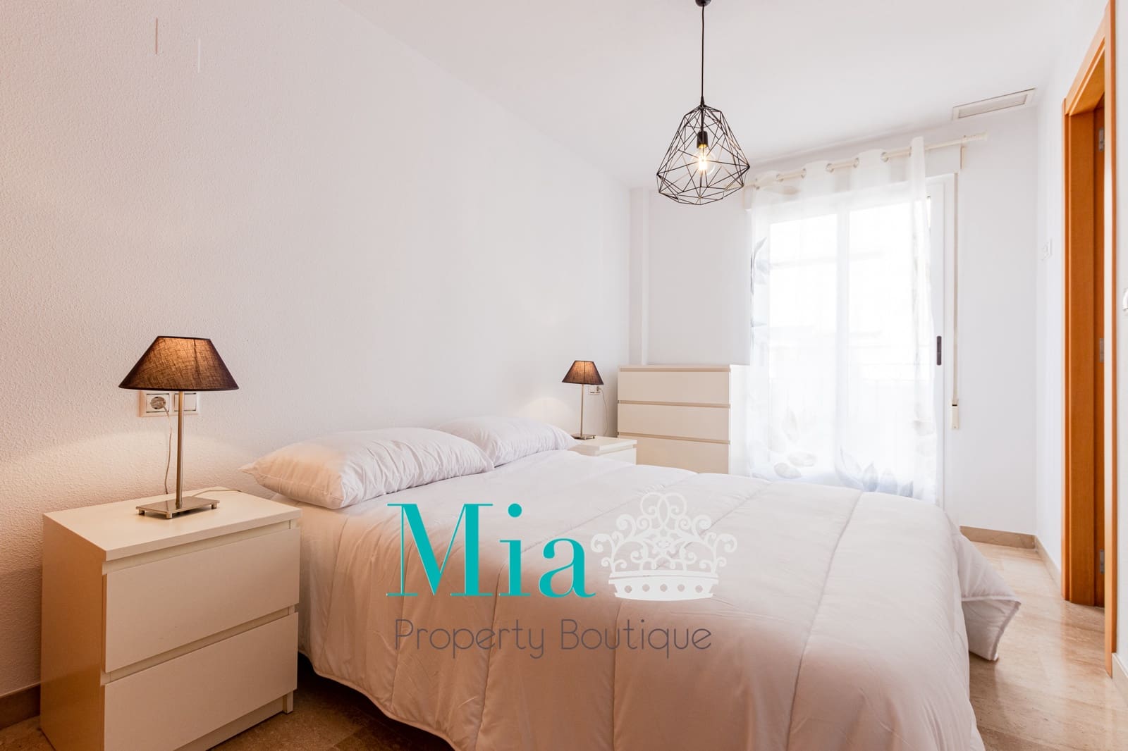 2 soveværelse Strandlejlighed til leje i Alicante by - € 1.200 (Ref: 8787836)