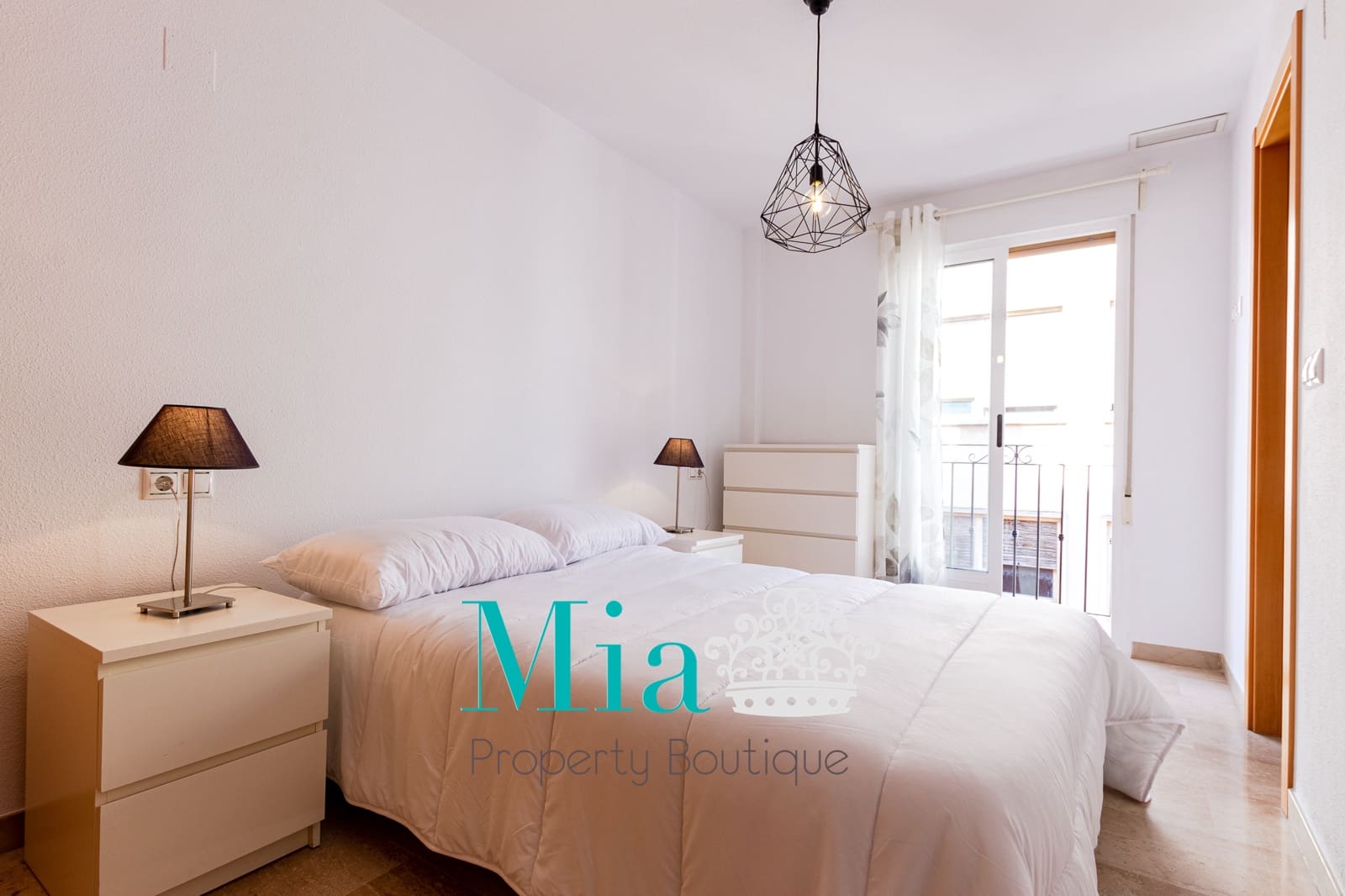 2 soveværelse Strandlejlighed til leje i Alicante by - € 1.200 (Ref: 8787836)