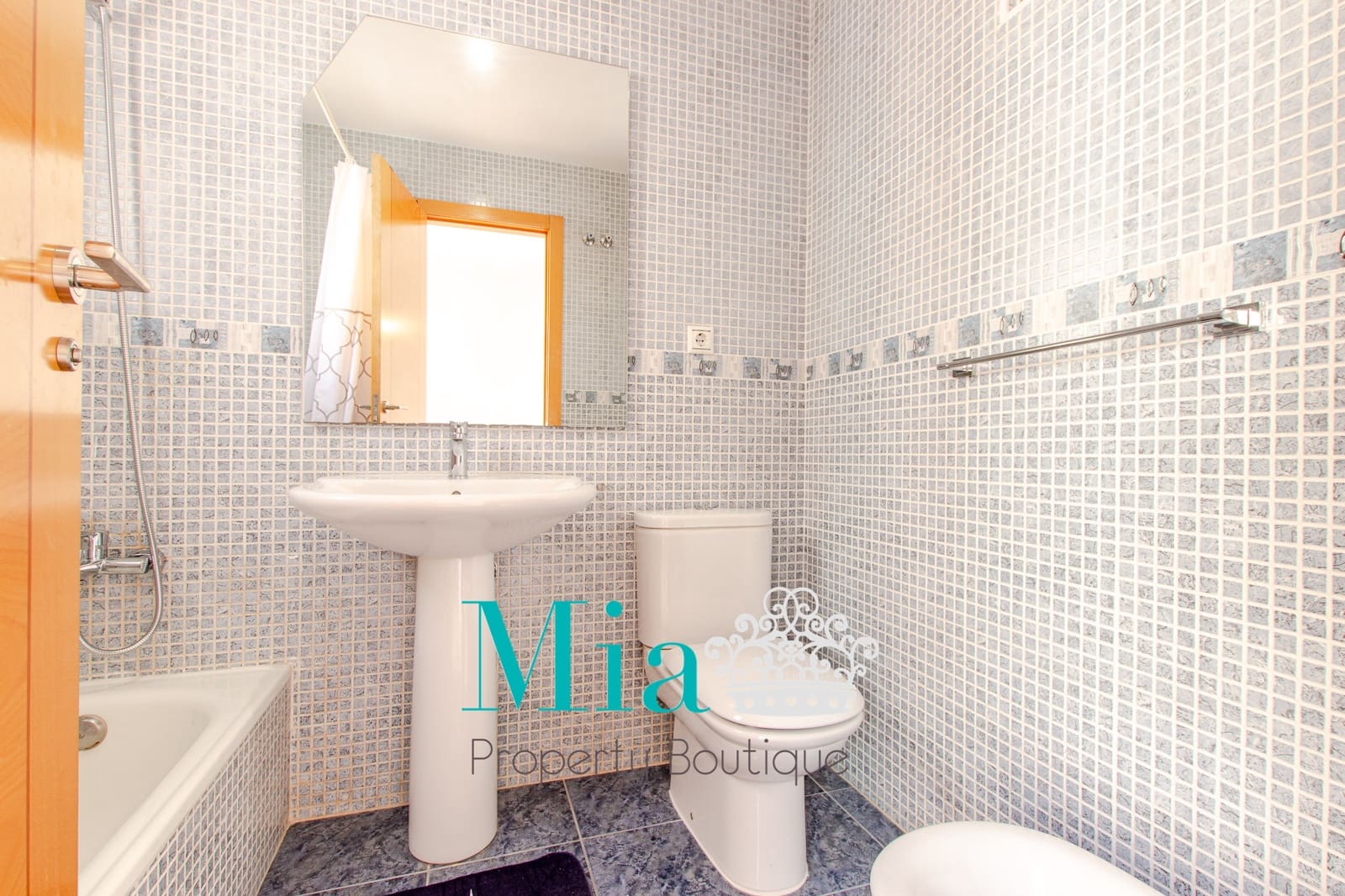 2 soveværelse Strandlejlighed til leje i Alicante by - € 1.200 (Ref: 8787836)