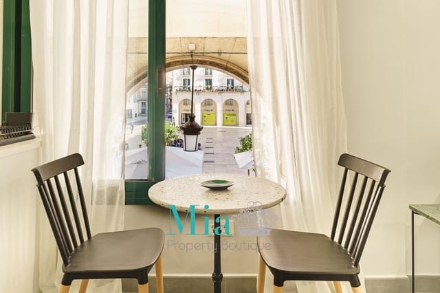 Lejlighed til salg i Casco Antiguo - Sant Cruz - Ayuntamiento, Alicante by - € 180.000 (Ref: 8810551)