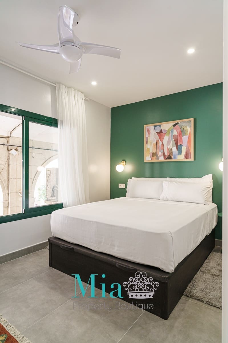 Appartement voor vakantieverhuur in Alicante stad - € 1.000 (Ref: 8810555)