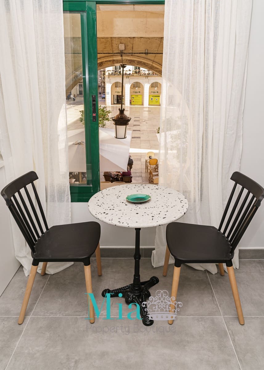 Appartement voor vakantieverhuur in Alicante stad - € 1.000 (Ref: 8810555)