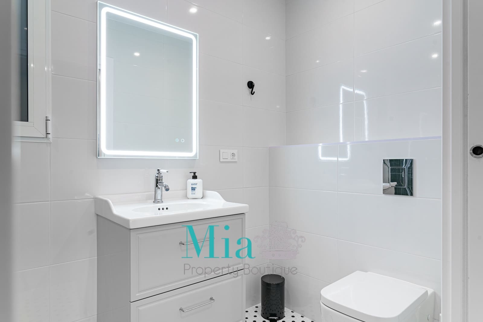 Appartement voor vakantieverhuur in Alicante stad - € 1.000 (Ref: 8810555)