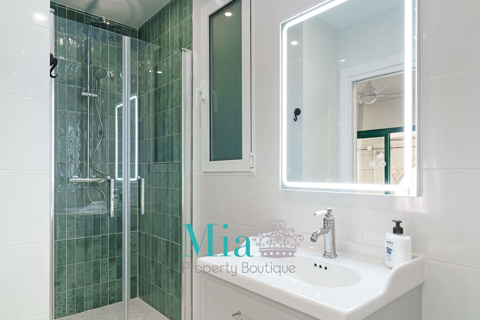 Appartement voor vakantieverhuur in Alicante stad - € 1.000 (Ref: 8810555)