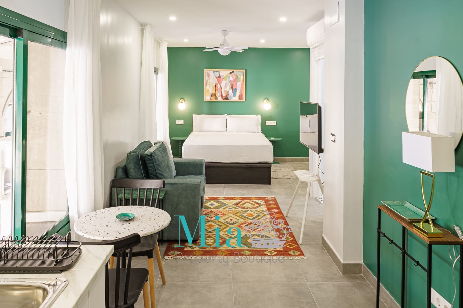 Appartement voor vakantieverhuur in Alicante stad - € 1.000 (Ref: 8810555)