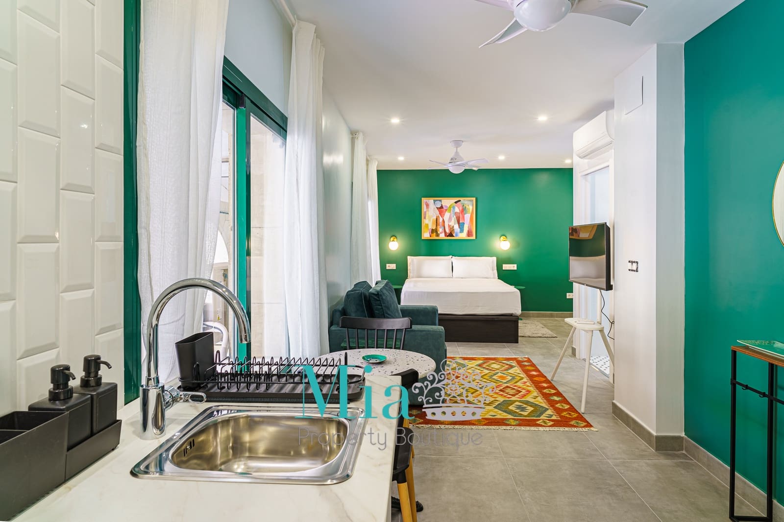 Appartement voor vakantieverhuur in Alicante stad - € 1.000 (Ref: 8810555)