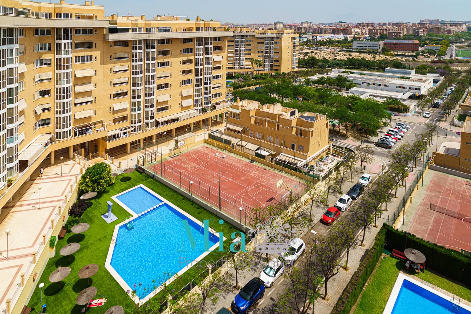 4 sypialnia Apartament na sprzedaż w Miasto Alicante / Alacant z basenem garażem - 359 000 € (Ref: 9072303)