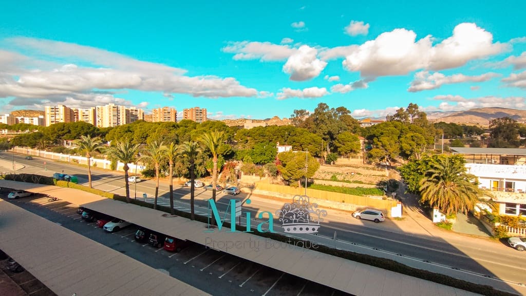 1 slaapkamer Appartement te huur in La Villajoyosa / Vila Joiosa met zwembad - € 1.000 (Ref: 9189809)