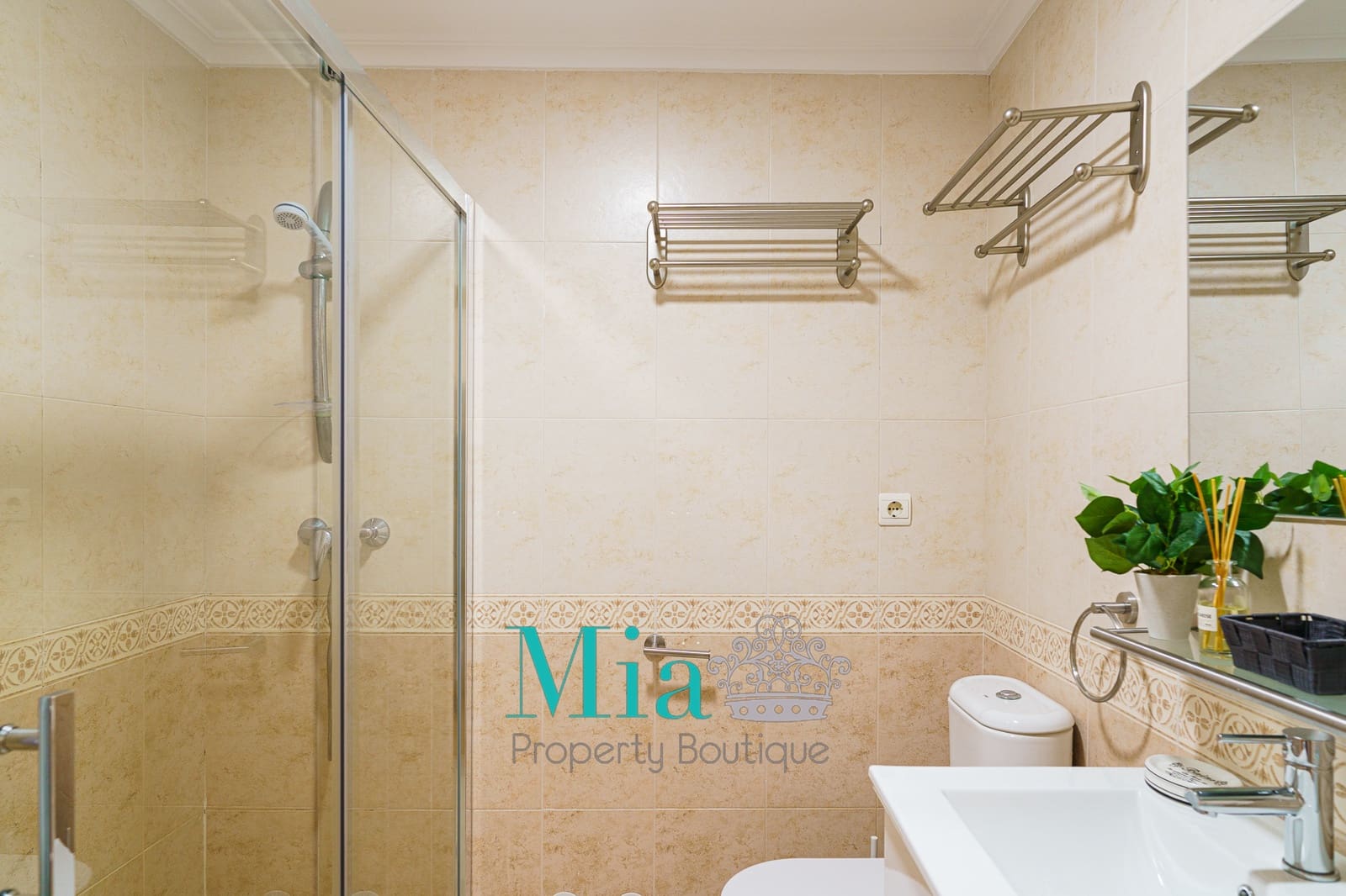 Appartement de 2 chambres à louer à Arenales del Sol - 800 € (Ref: 9189844)