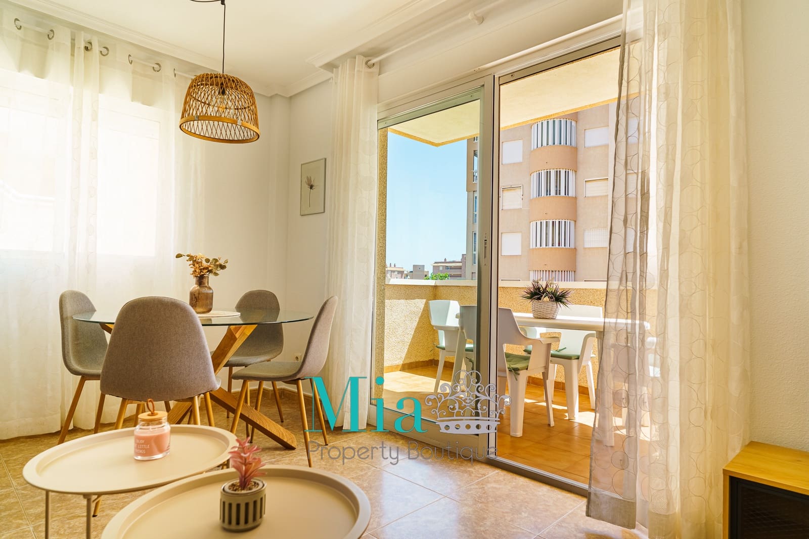 Appartement de 2 chambres à louer à Arenales del Sol - 800 € (Ref: 9189844)