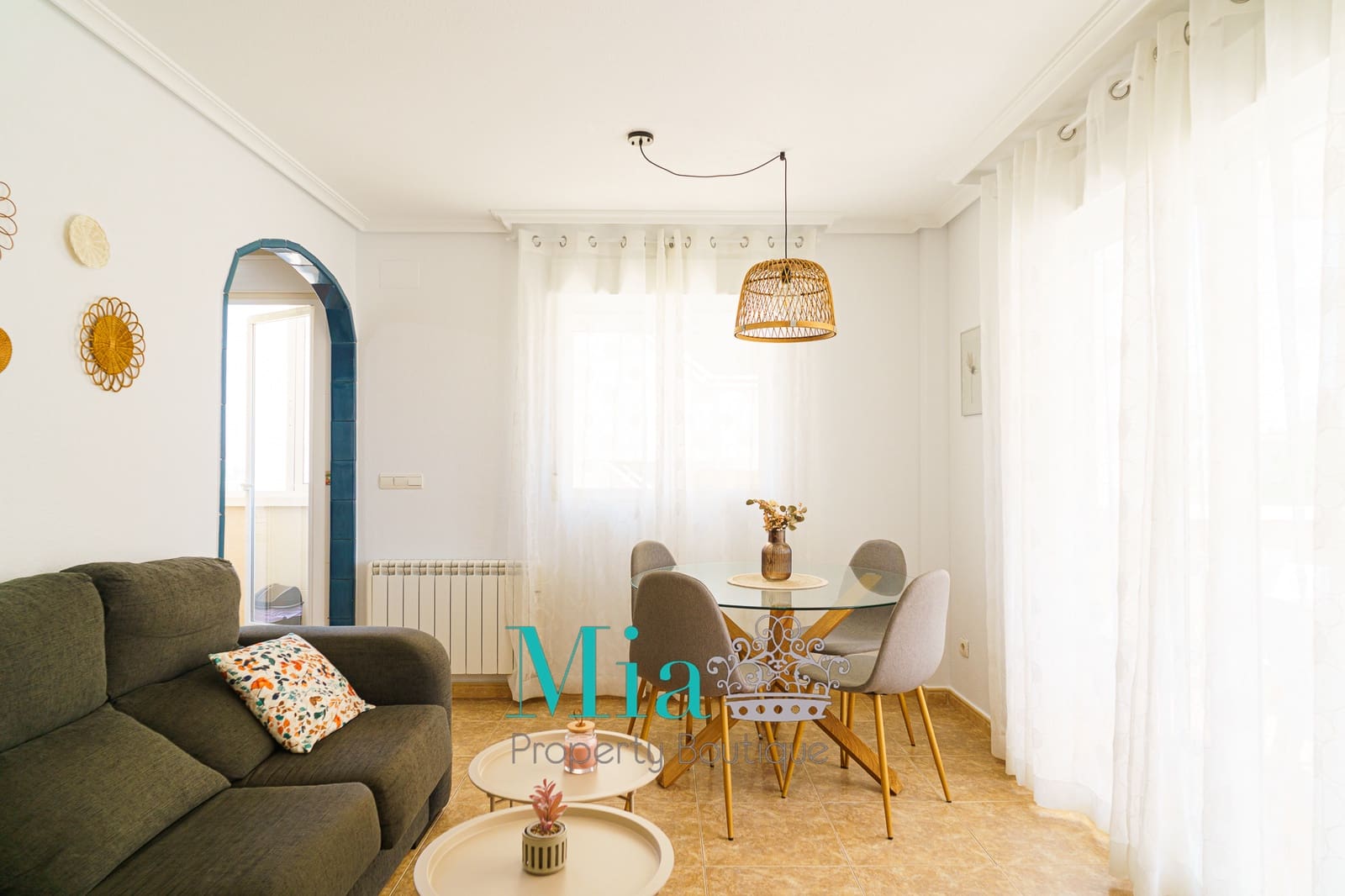 Appartement de 2 chambres à louer à Arenales del Sol - 800 € (Ref: 9189844)