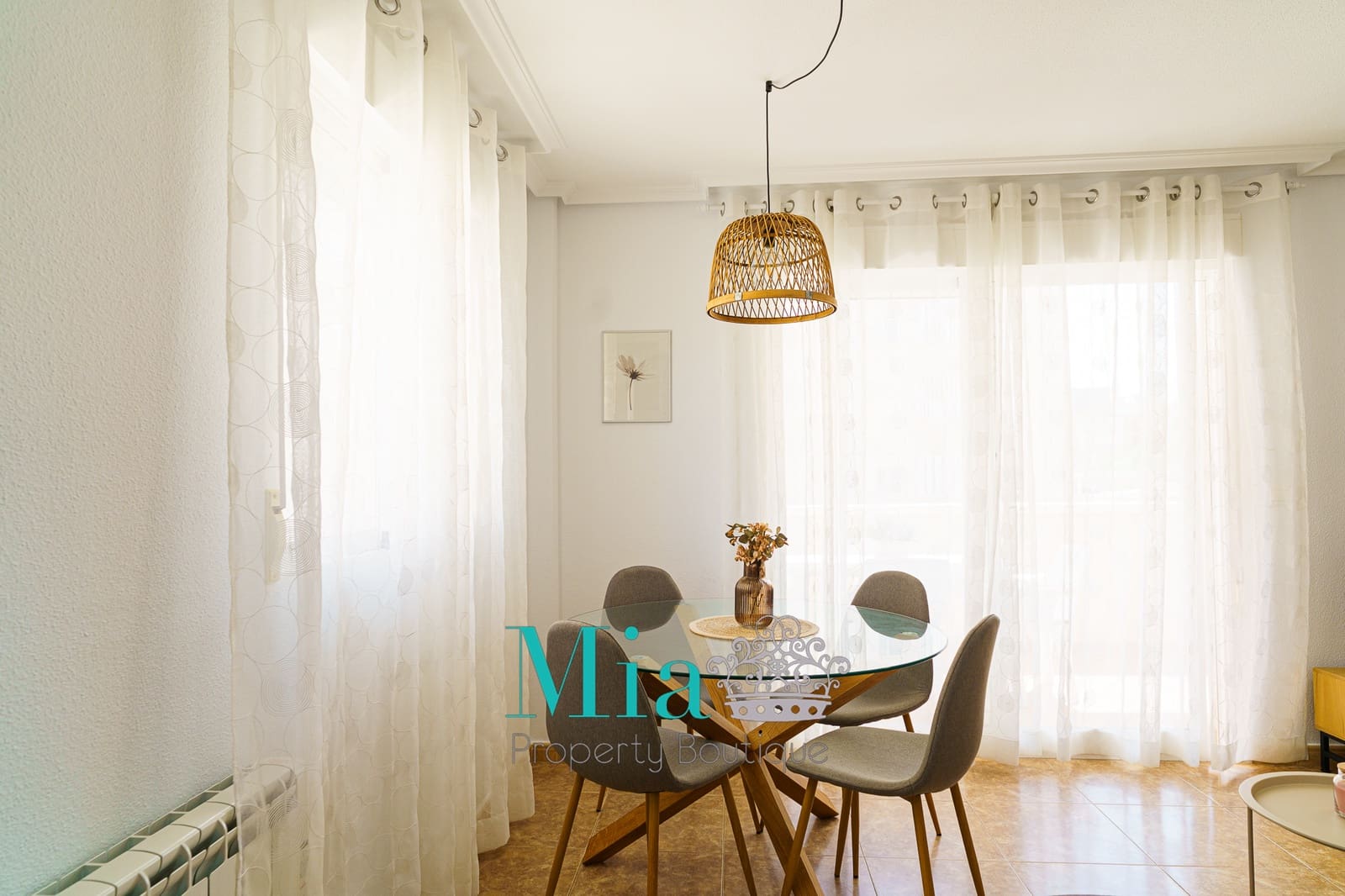 Appartement de 2 chambres à louer à Arenales del Sol - 800 € (Ref: 9189844)