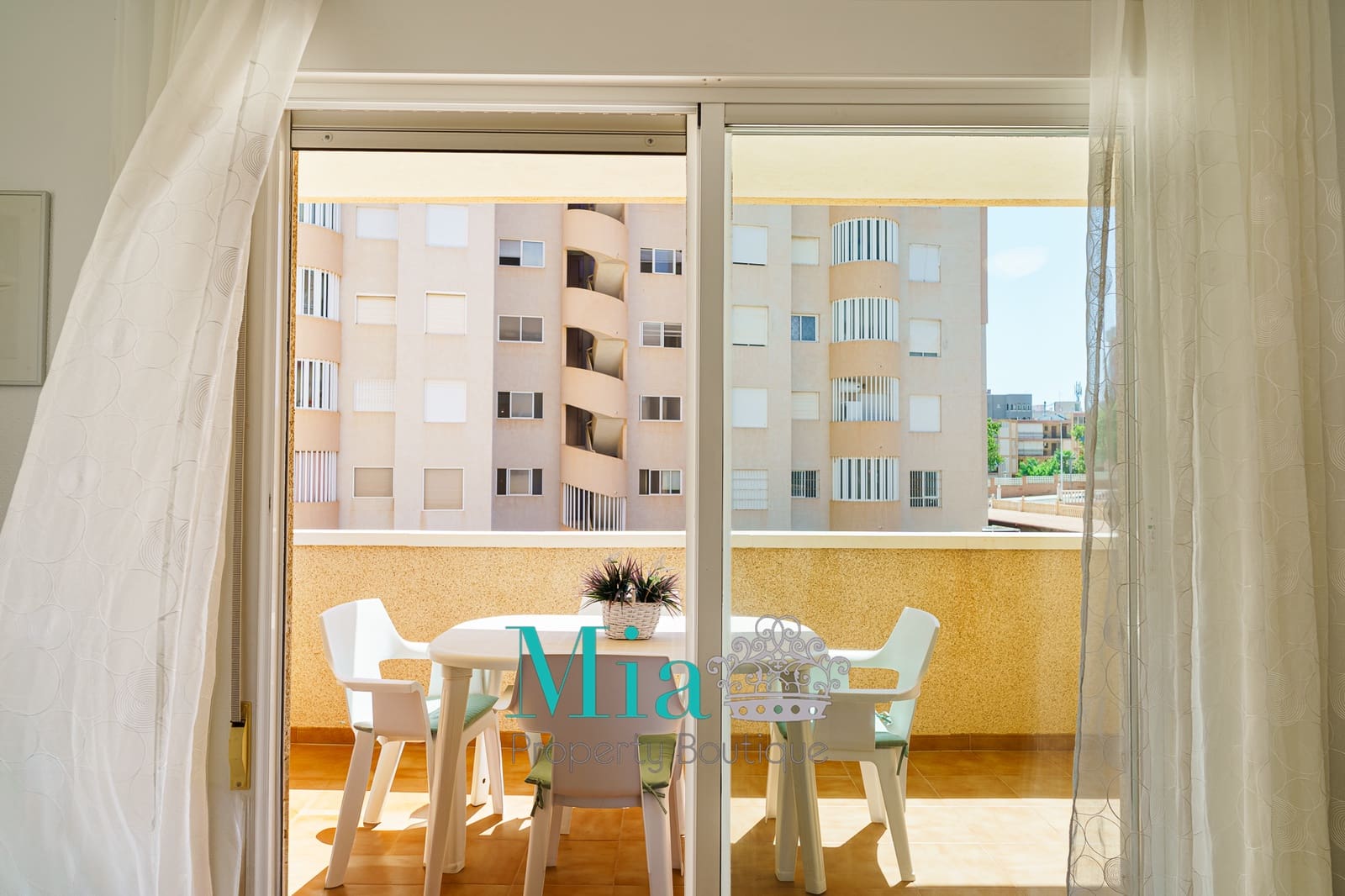Appartement de 2 chambres à louer à Arenales del Sol - 800 € (Ref: 9189844)