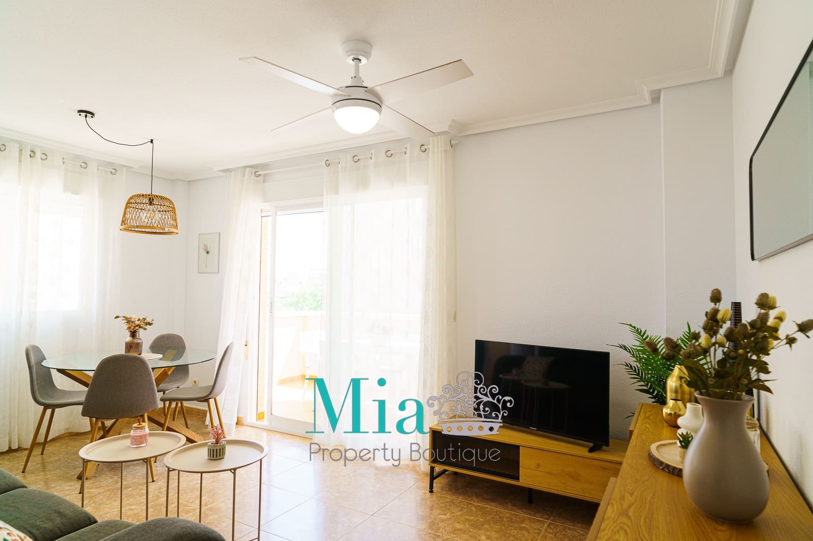 Appartement de 2 chambres à louer à Arenales del Sol - 800 € (Ref: 9189844)