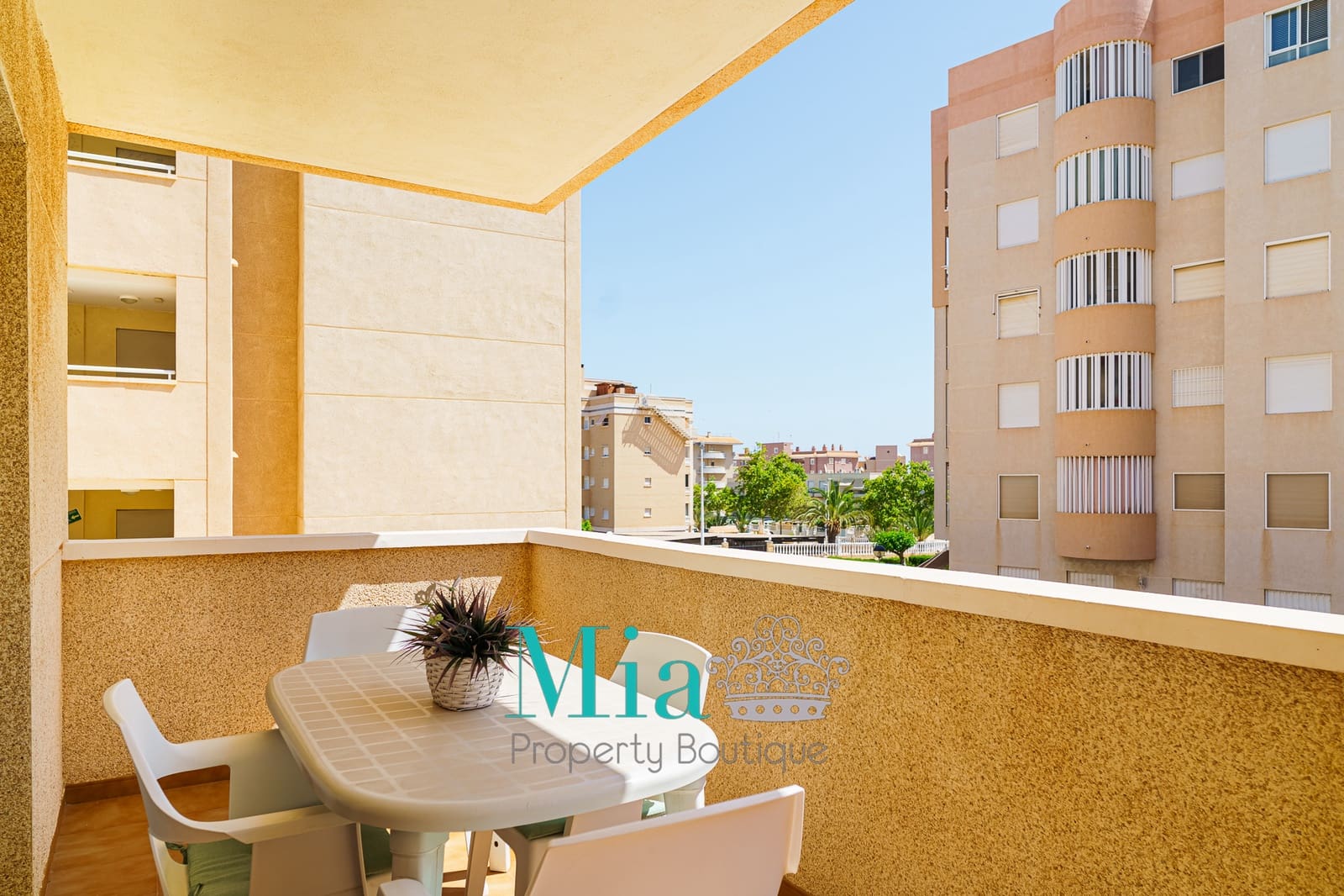 Appartement de 2 chambres à louer à Arenales del Sol - 800 € (Ref: 9189844)