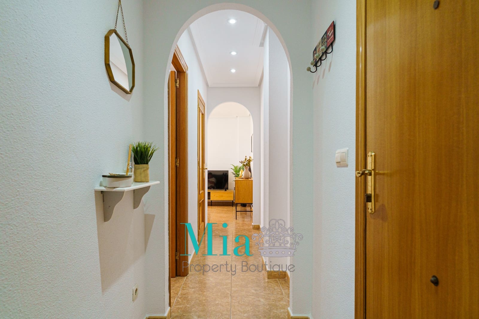 Appartement de 2 chambres à louer à Arenales del Sol - 800 € (Ref: 9189844)