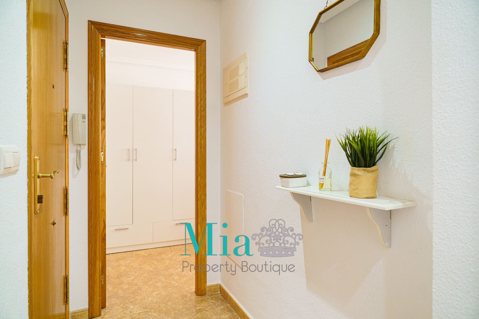 Appartement de 2 chambres à louer à Arenales del Sol - 800 € (Ref: 9189844)