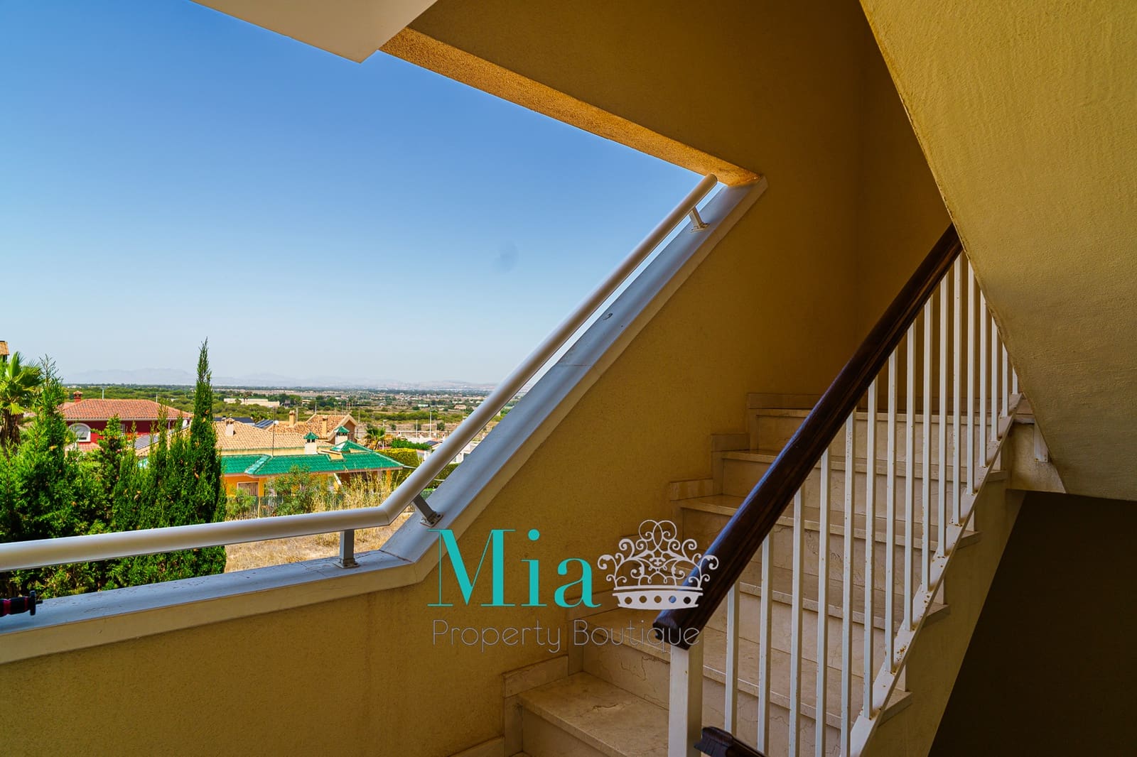 Appartement de 2 chambres à louer à Arenales del Sol - 800 € (Ref: 9189844)