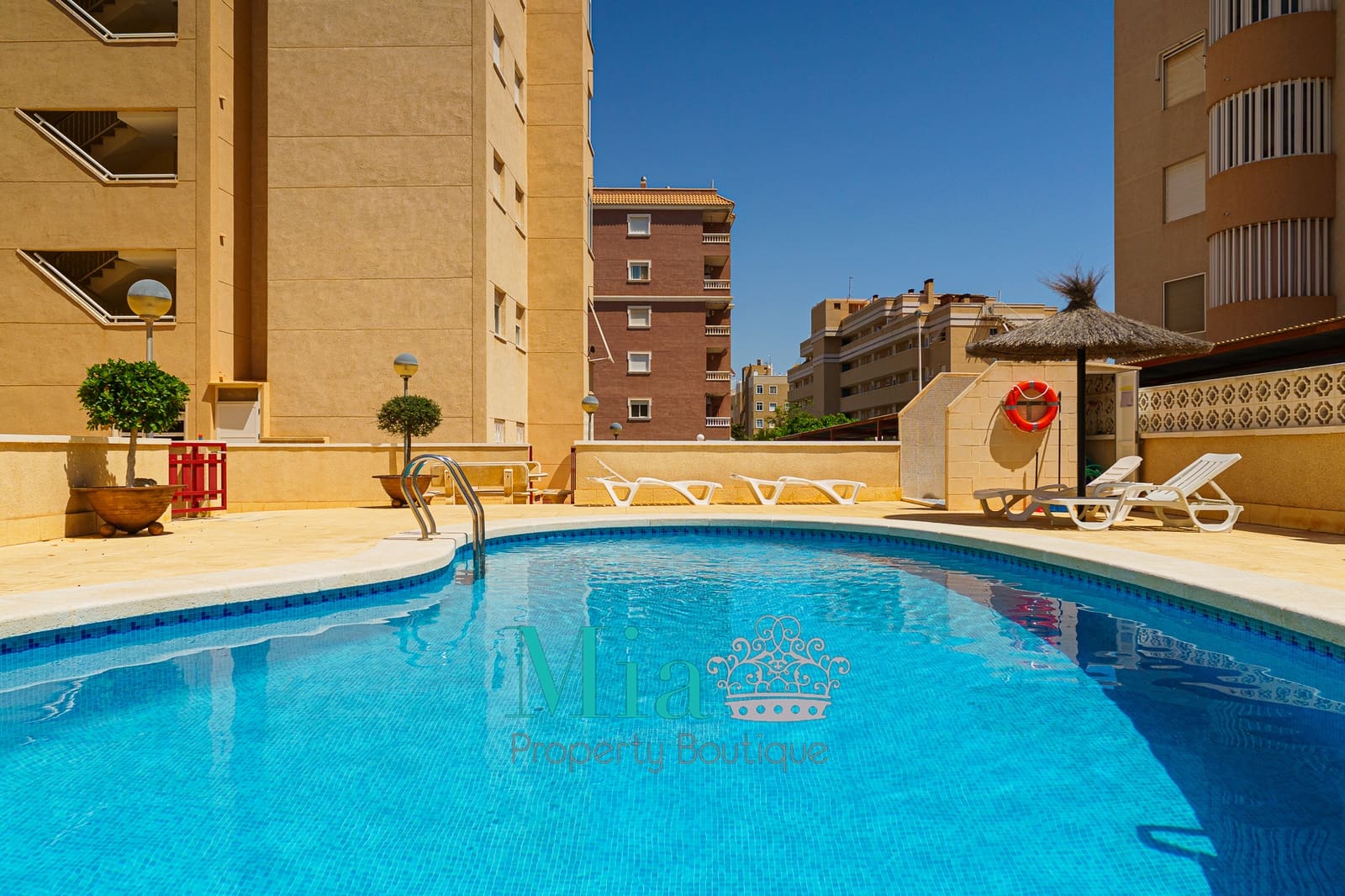 Appartement de 2 chambres à louer à Arenales del Sol - 800 € (Ref: 9189844)